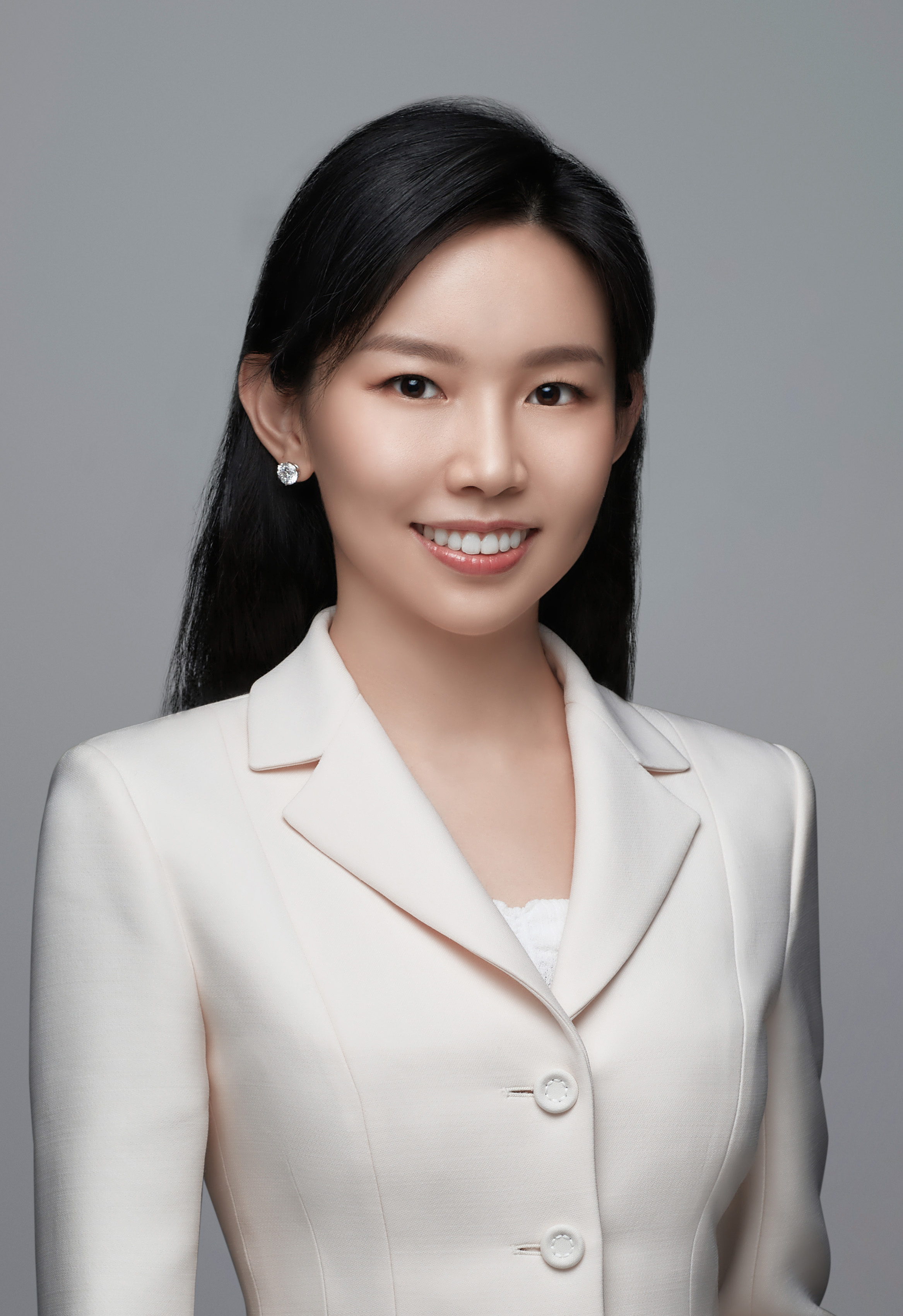 董事會主席、執(zhí)行董事：謝其潤女士